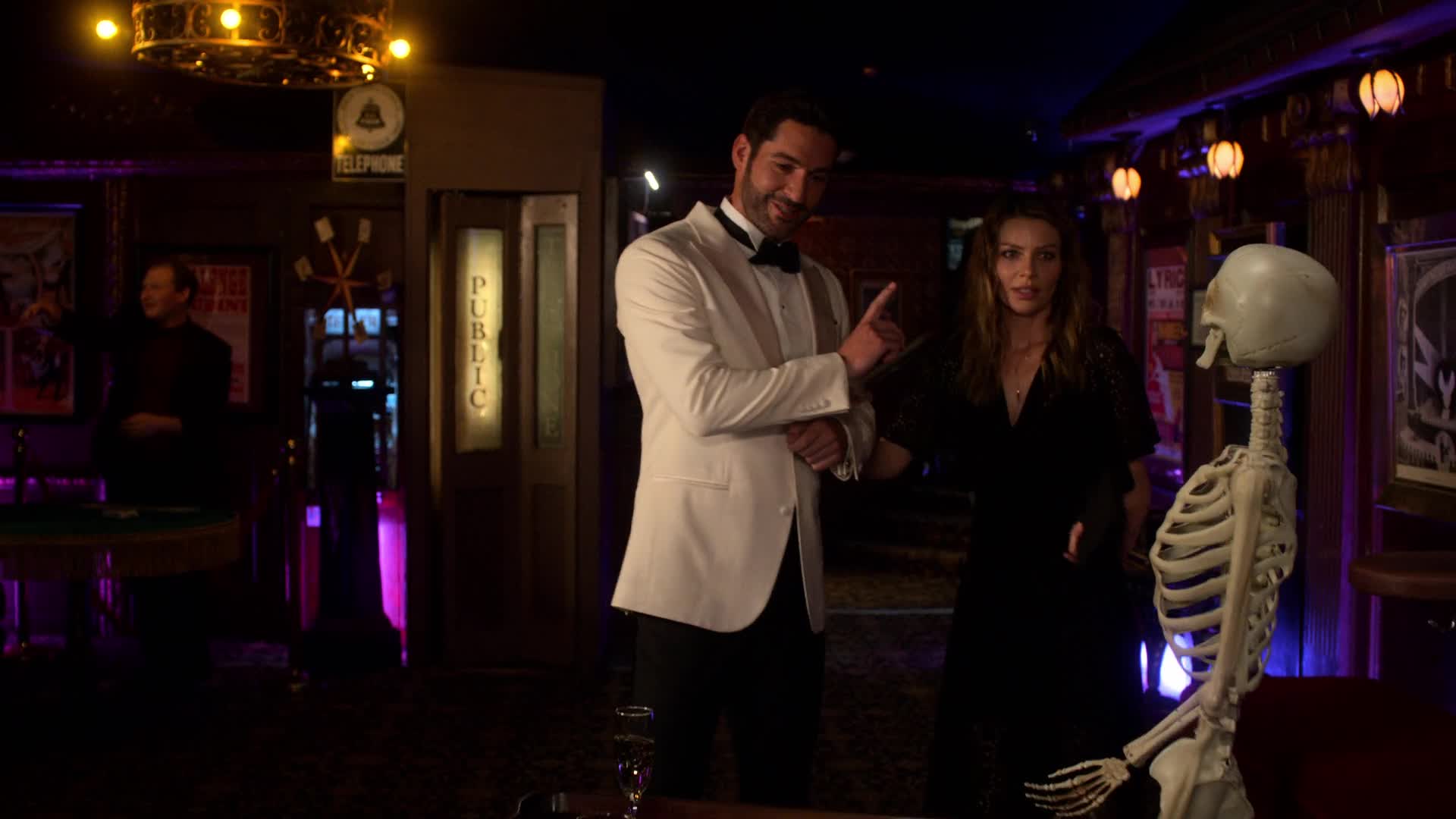 Lucifer S06E01 Tady je porad vsechno stejny CZ dabing