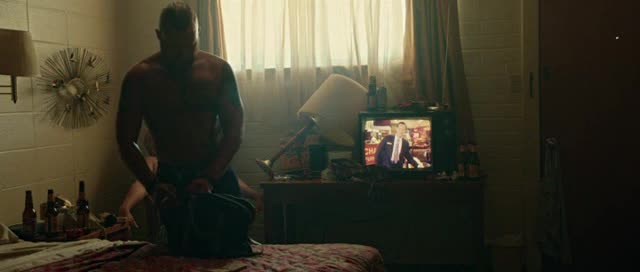 Vsude dobre doma peklo 2015 USA komedie drama