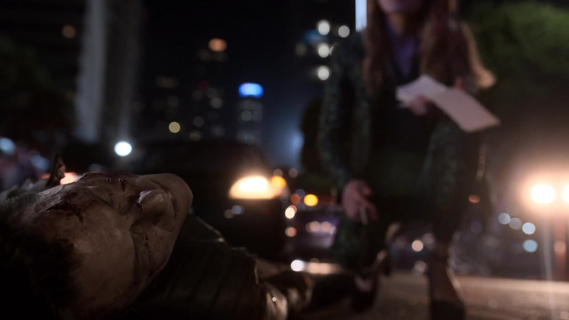 Lucifer S05E01 CZ dabing