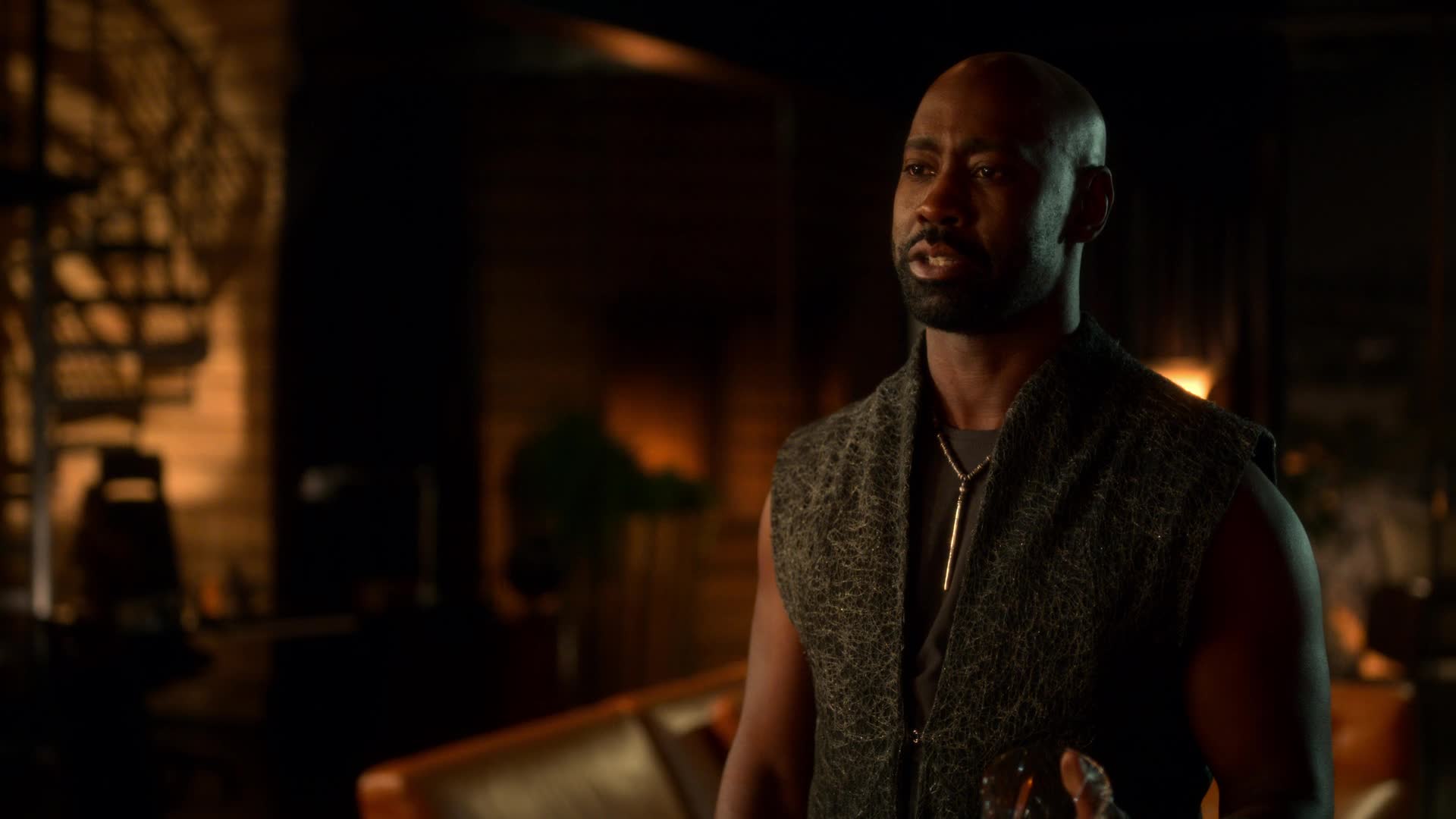 Lucifer S04E01 CZ dabing HD