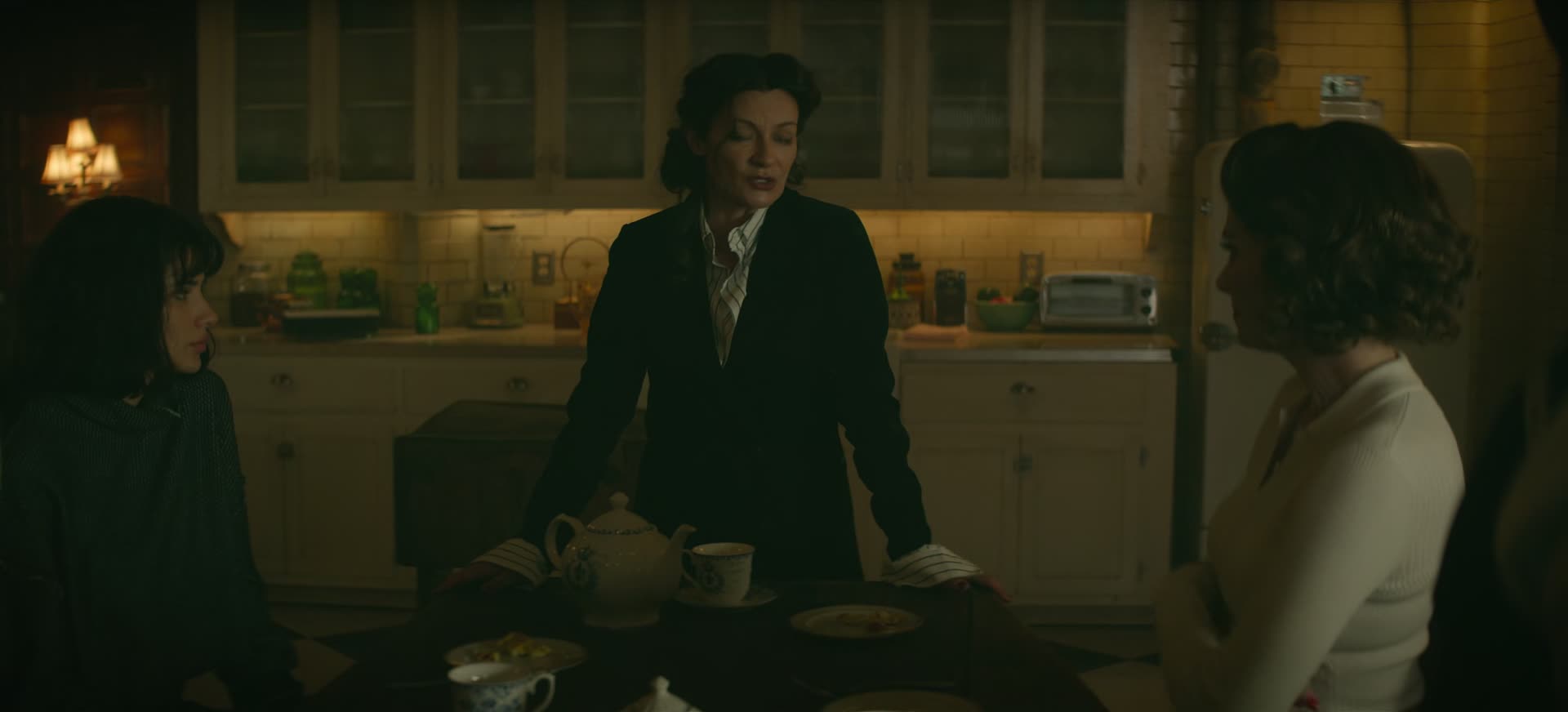 Doom Patrol S03E04 Undead Patrol 1080p 10bit WEBRip x265 HEVC PSA CzAudio