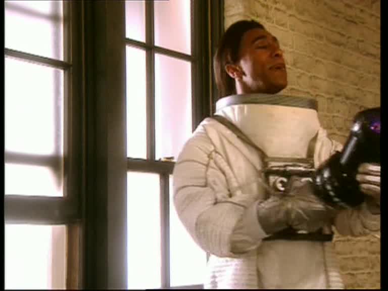 cerveny trpaslik red dwarf s07e01PekelneostryvyletTikkaToRide